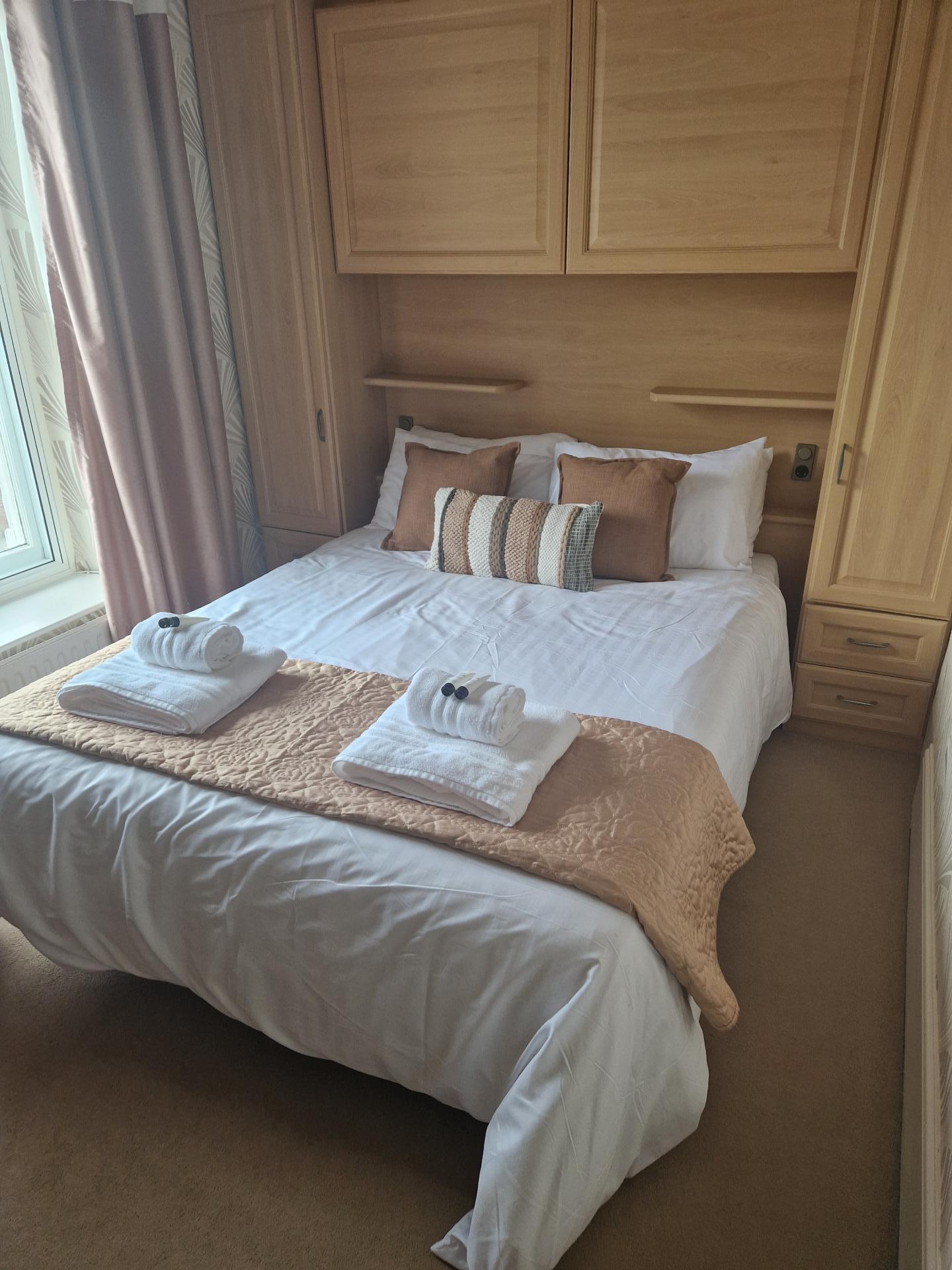 King Size Room En-suite with shower (Inc. Breakfast) - First Floor