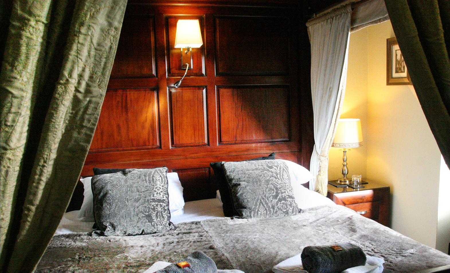 Premier Double F/Poster Room 