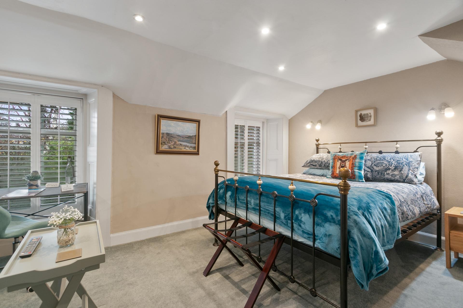 Superior King Room En-suite with shower (Inc. Breakfast) - First Floor with Garden View