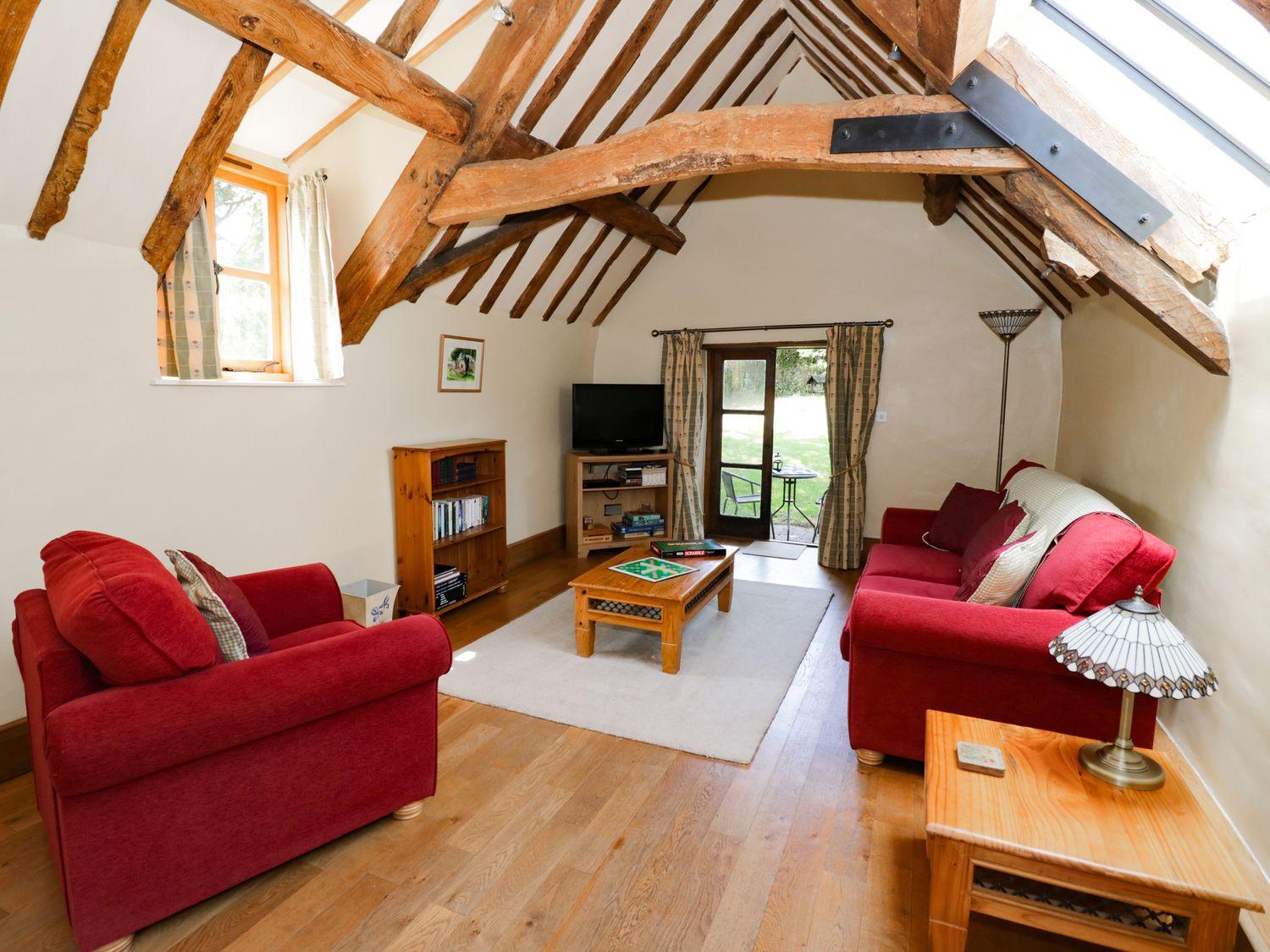 THE CIDER LOFT (self catering) 2 dogs max (2 night Minimum)