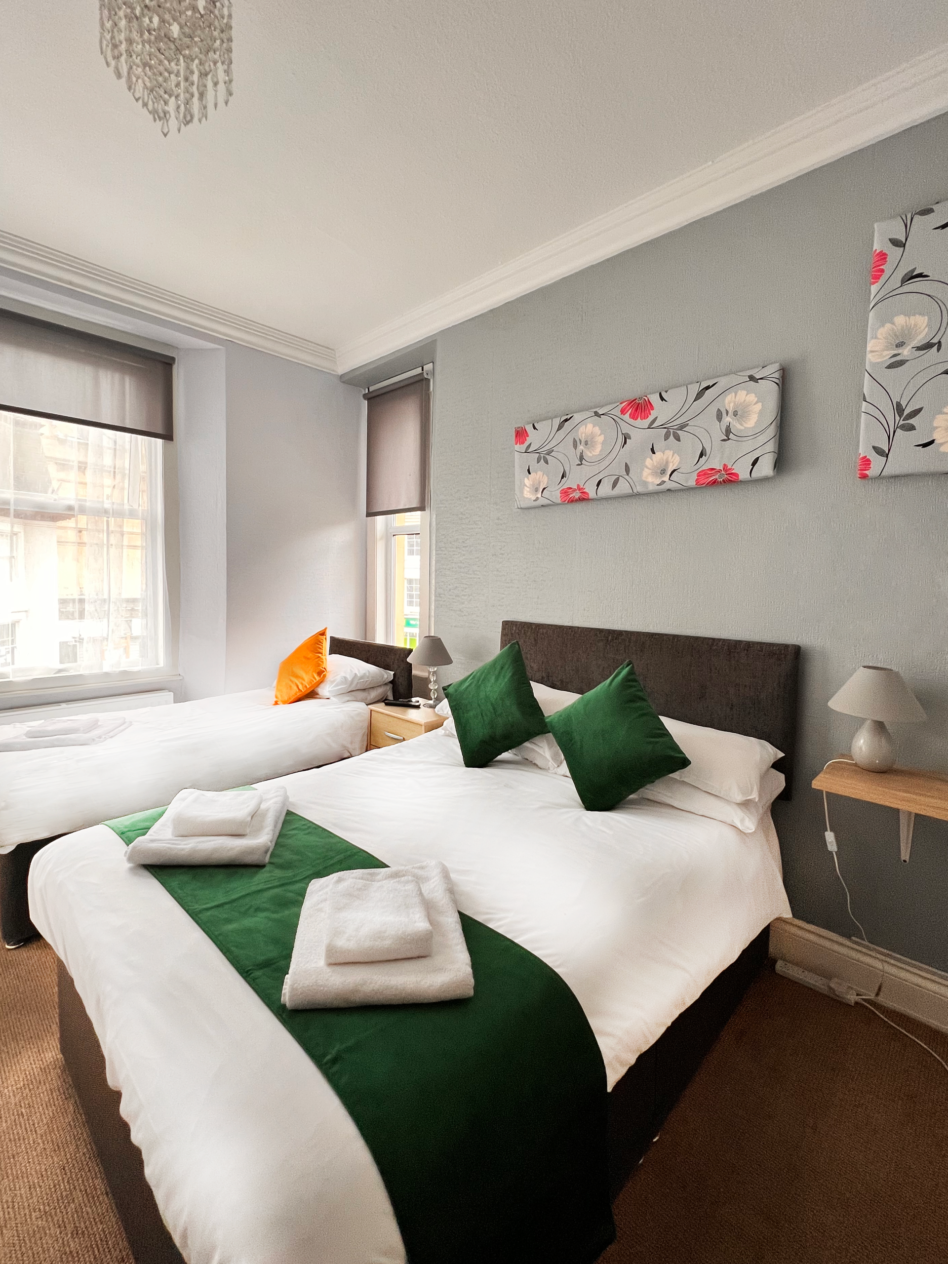 Family Room En-suite with shower (Inc. Breakfast) - First Floor