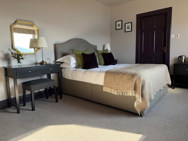 Room 7. A king room with loch view - CONTACTLESS VISIT WITH BREAKFAST TRAY.