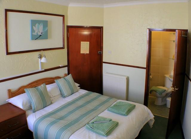 Small Double En-suite Room