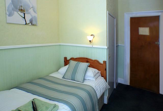 Single En-suite Room