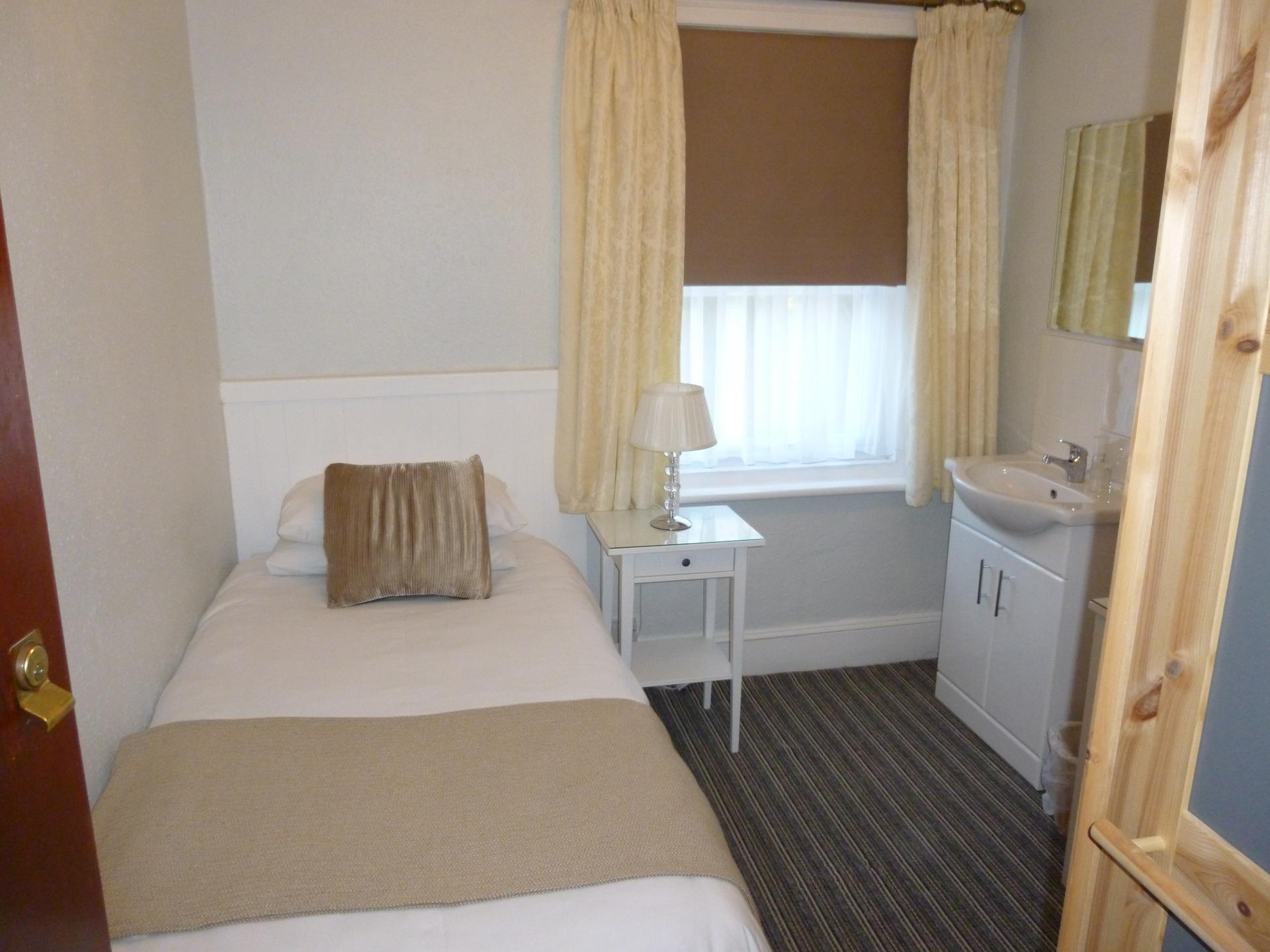 Single Room with private external shower room , including breakfast