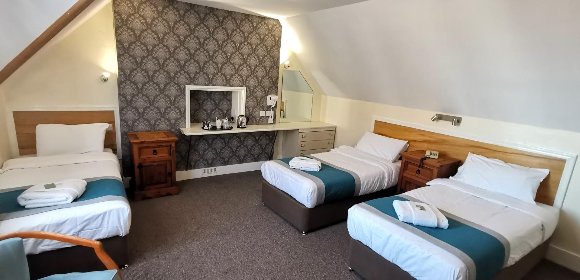 Triple En-suite Room (inc. Breakfast)