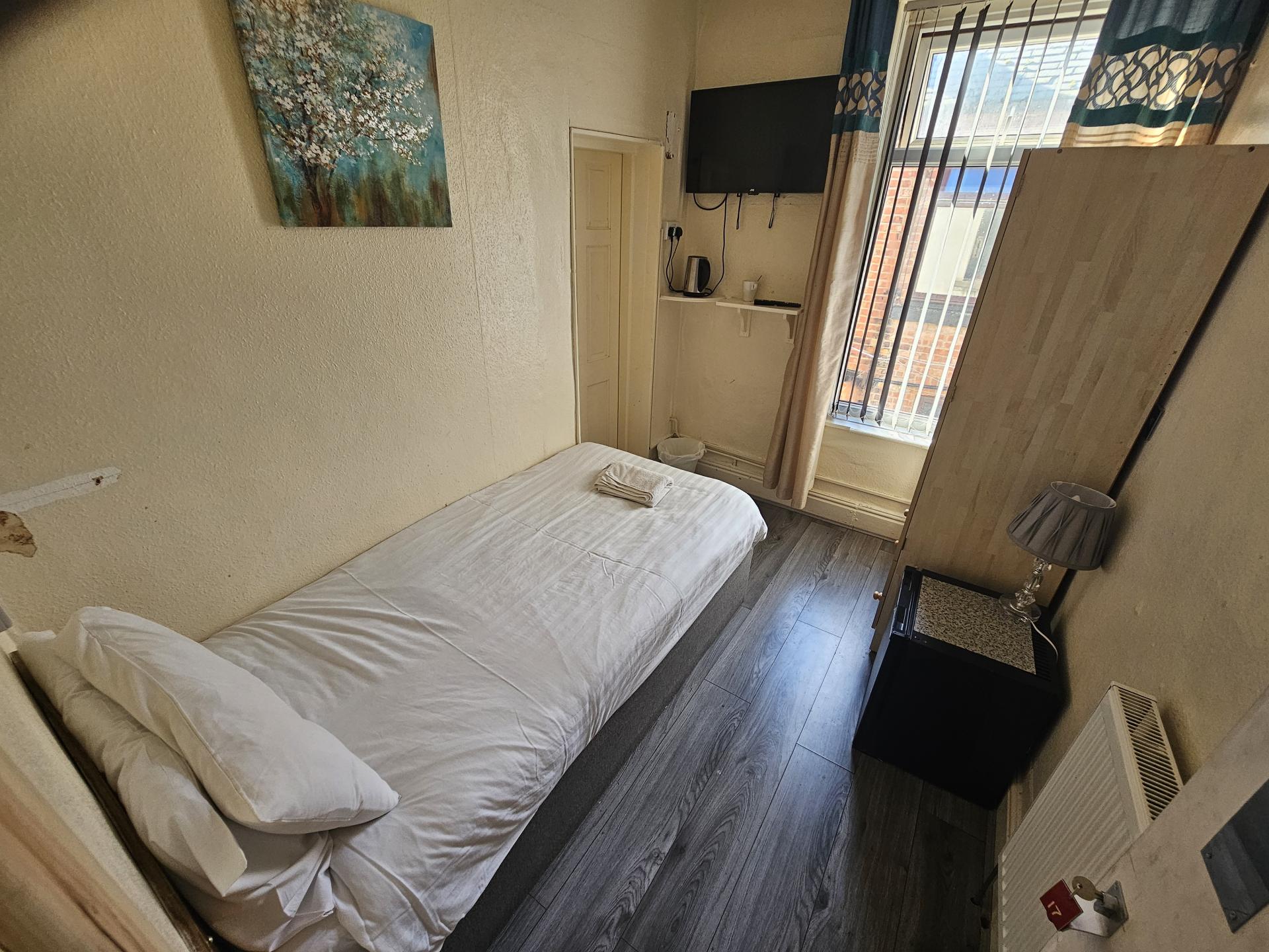 Budget Single Room En-suite with shower (Room Only) - First Floor