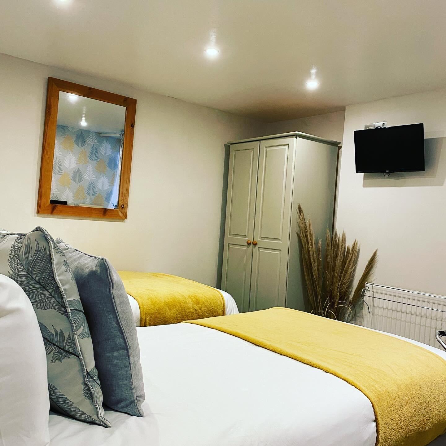 Fairy Cove - Standard Super-king or Twin Room En-suite with shower (Inc. Breakfast) - Base Level