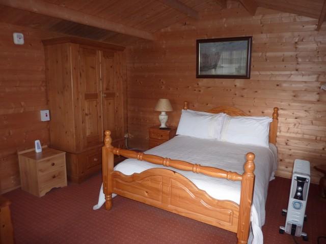 Double en-suite cabin room -IncTea and Coffee, TV, Wi Fi, En-Suite (i nc Cereals Fruit Juice tea c