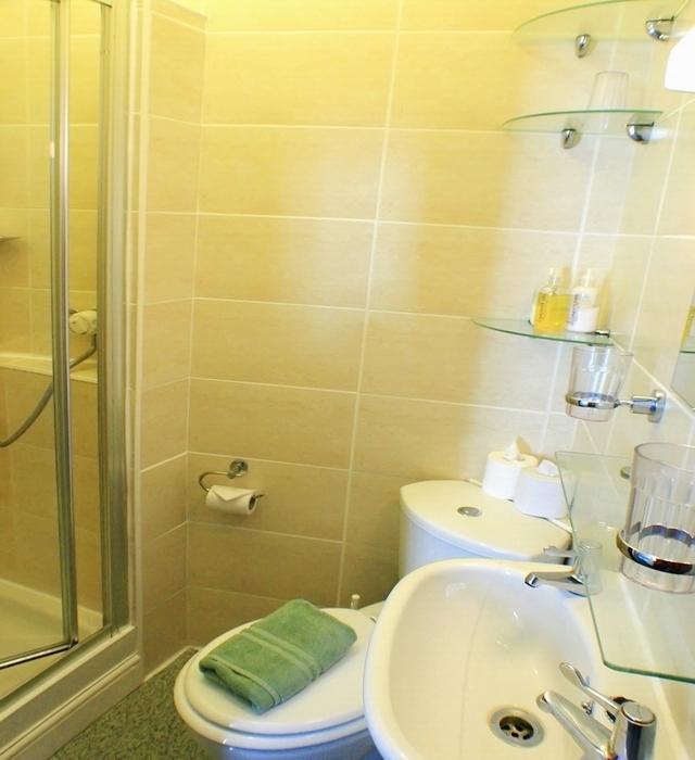 Large Double En-suite Room