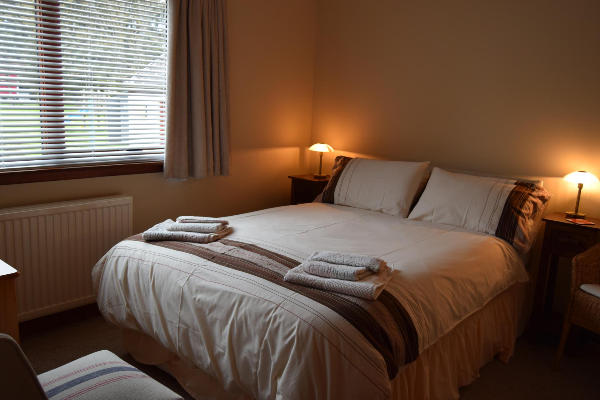 Small Double En-suite Room (inc. Breakfast)
