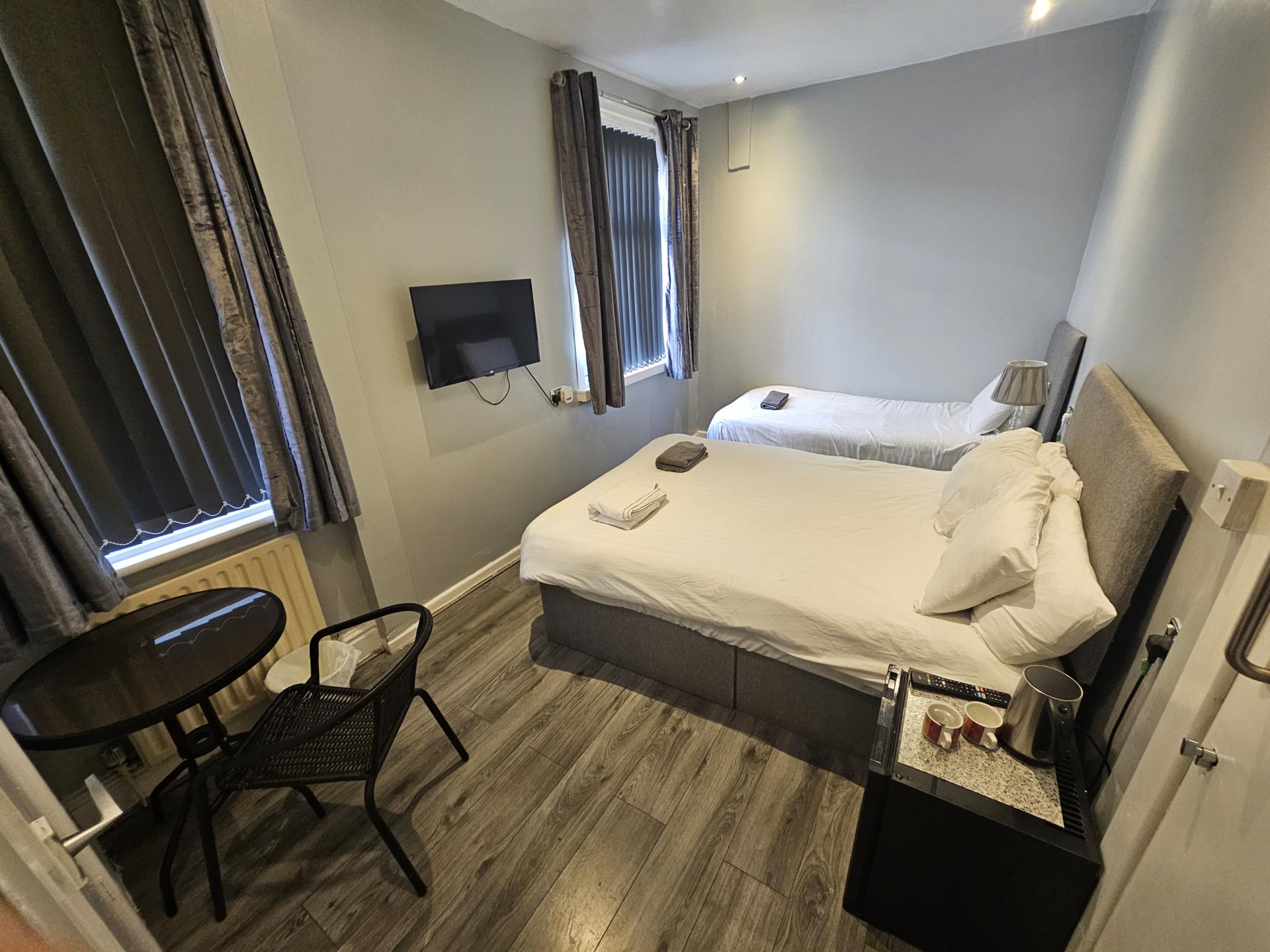 Budget Triple Room En-suite with shower (Room Only) - First Floor