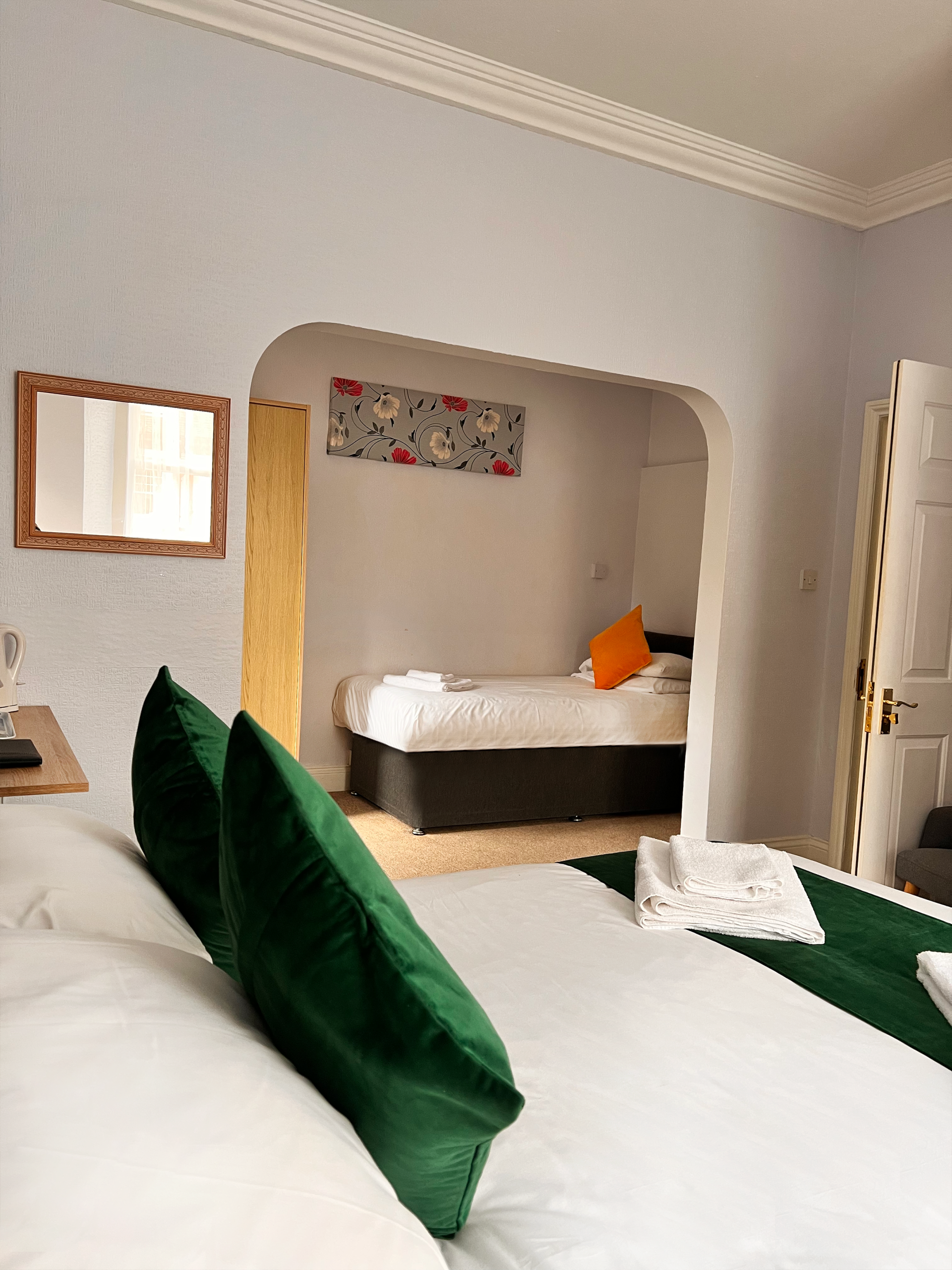 Family Room En-suite with shower (Inc. Breakfast) - First Floor