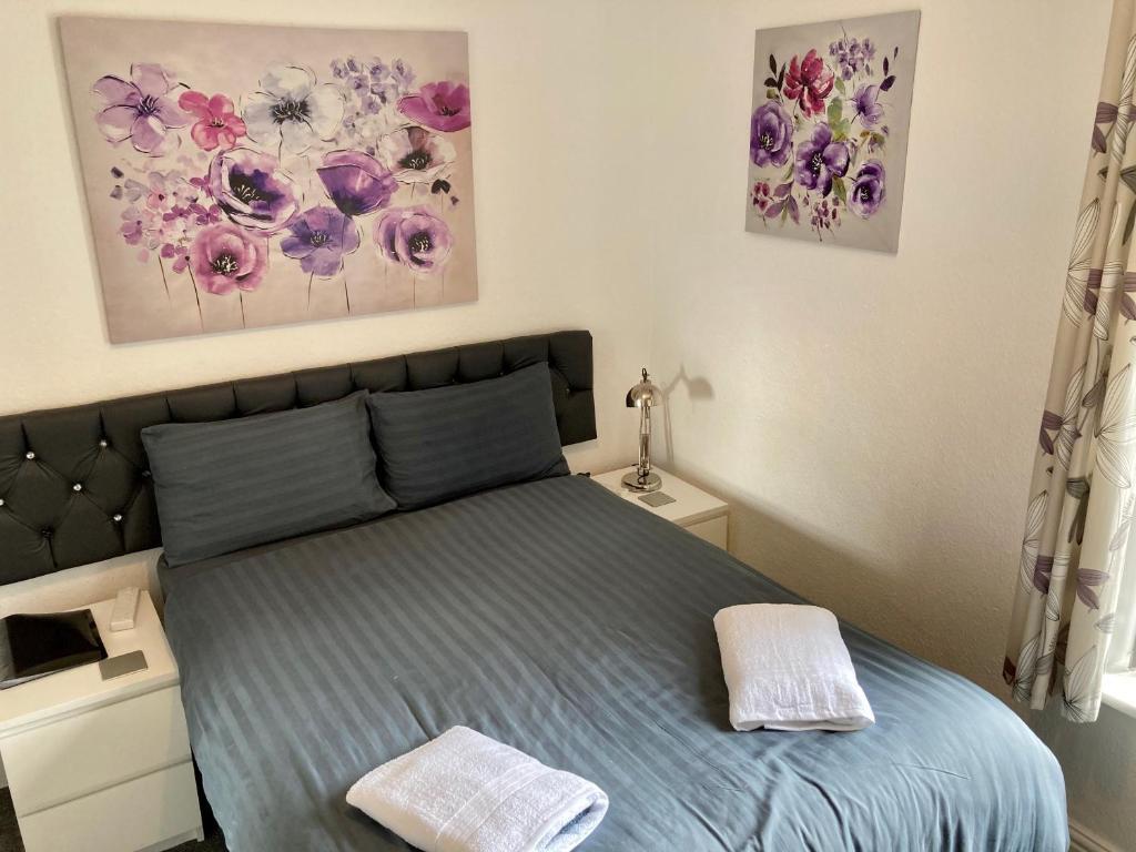 Standard Double Room En-suite bathroom