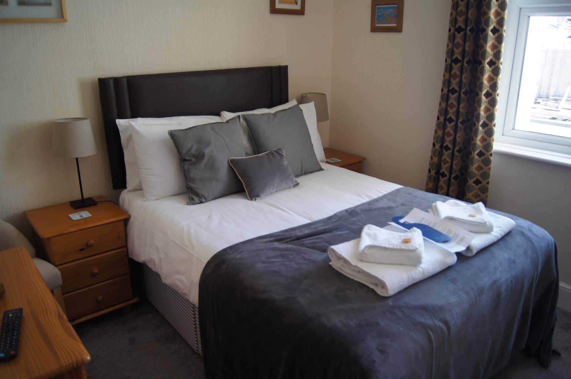 Small Double (inc Breakfast)