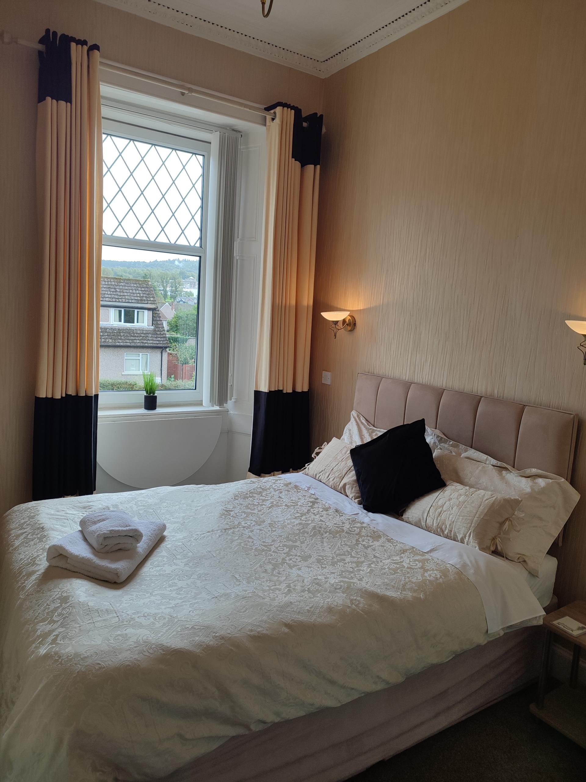 Small Double Room En-suite with shower (Room Only) - First Floor