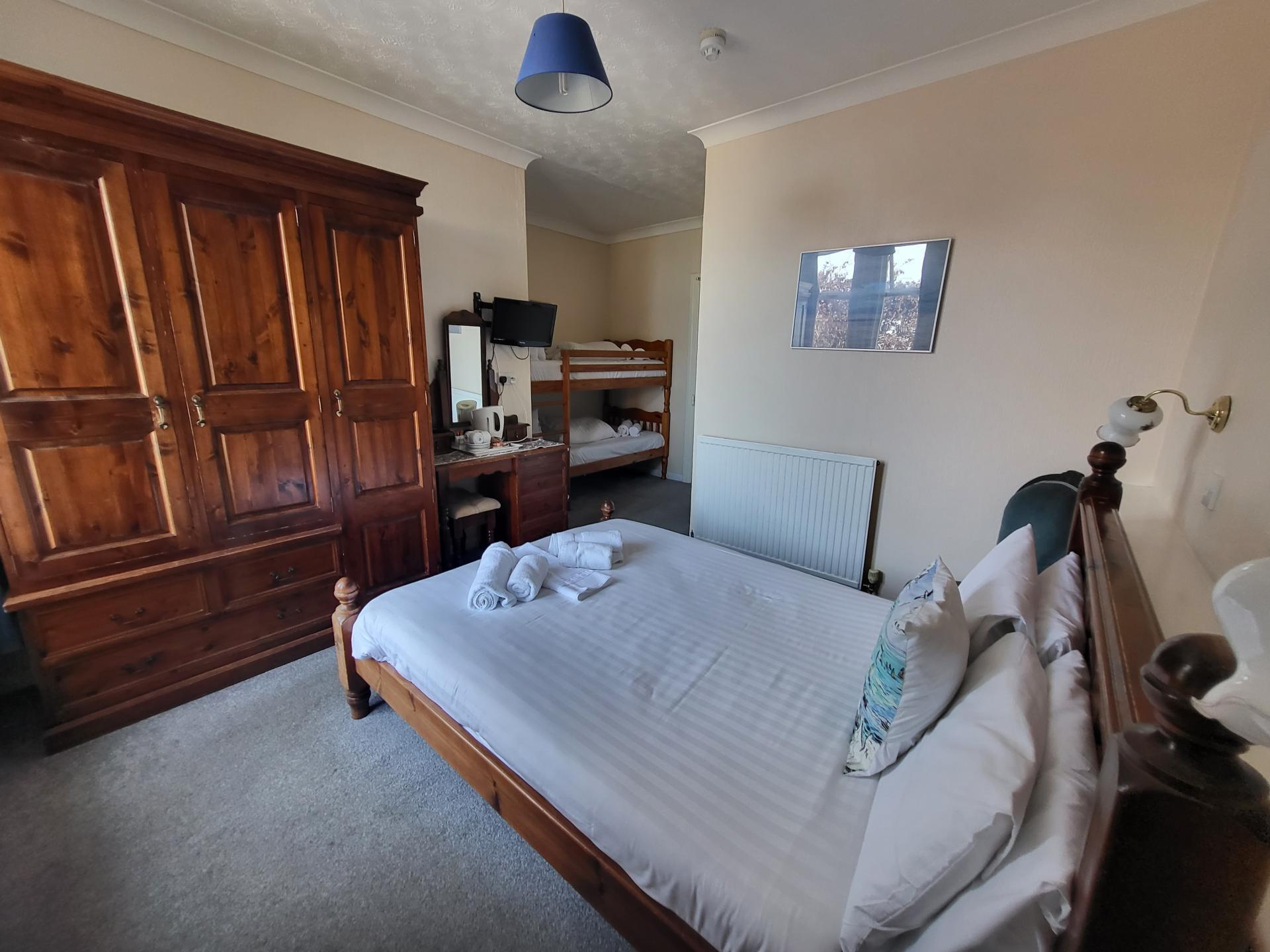 Family En-suite Room Bath