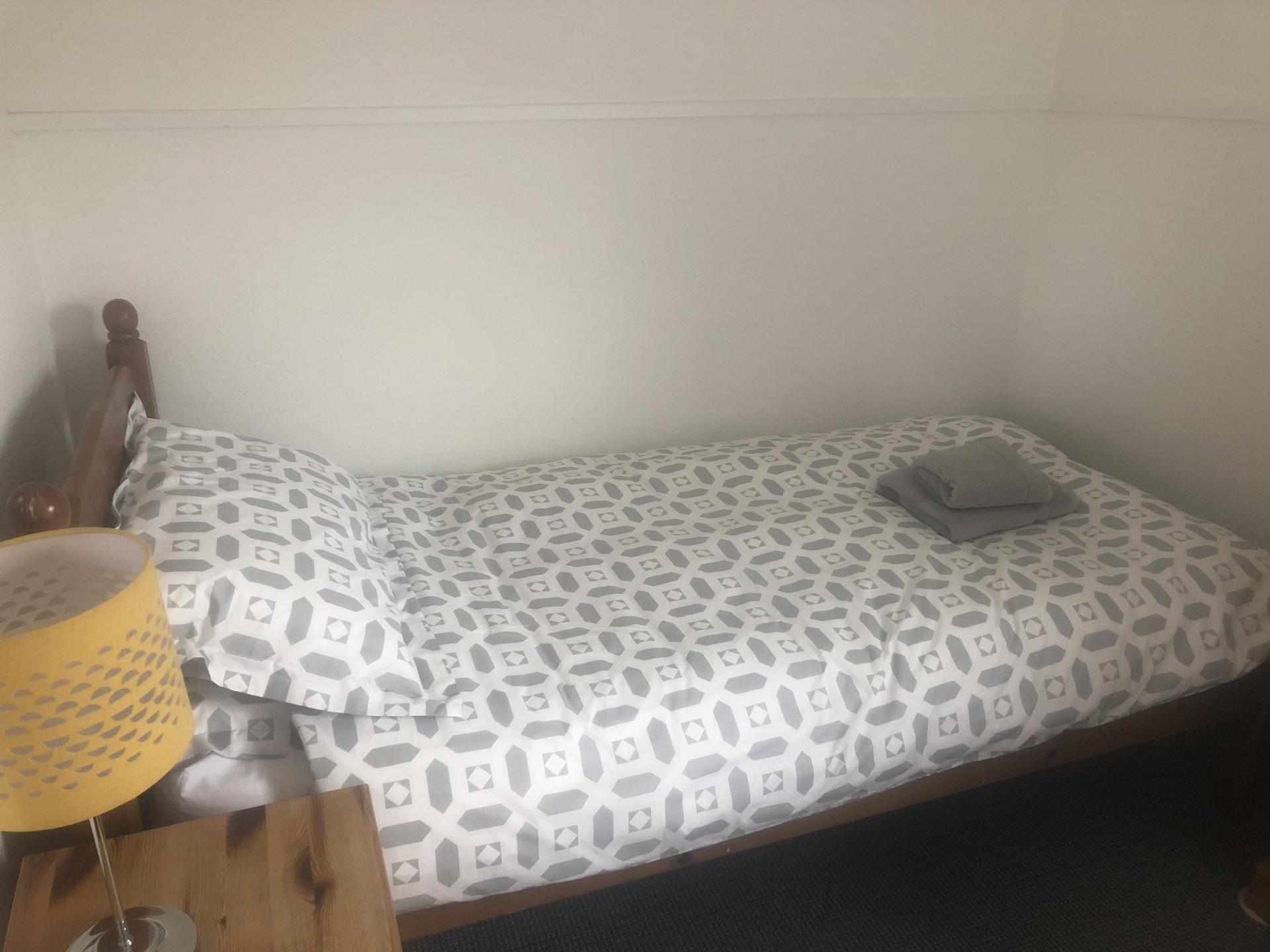 Twin Room with private, external bathroom (inc.Continental Breakfast)