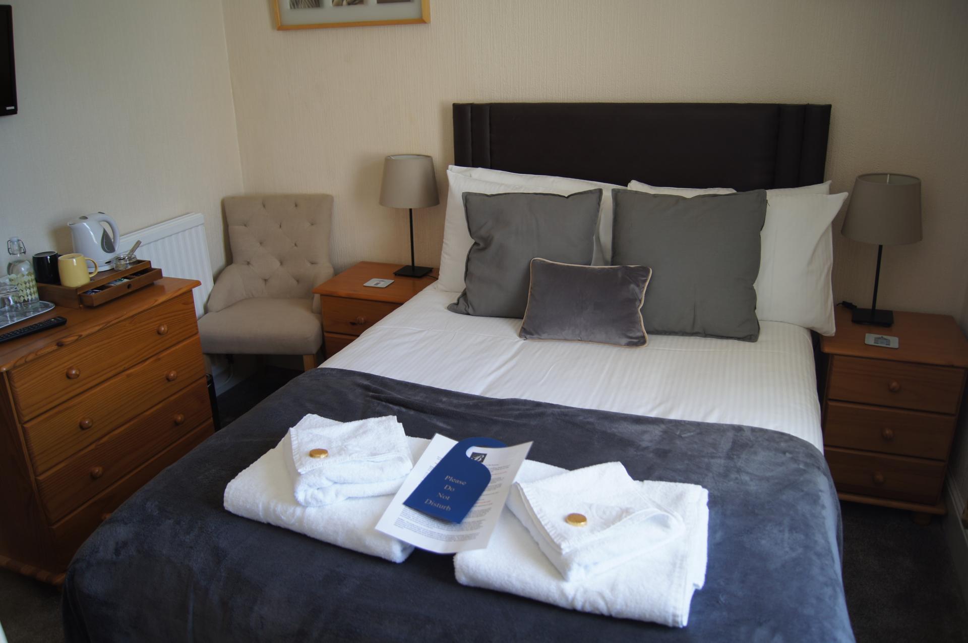 Small Double (incl. breakfast)