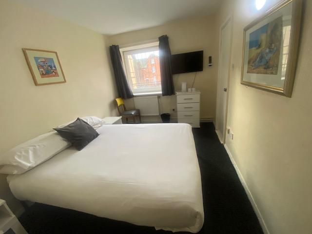 Standard Double Room En-suite with shower (Room Only)