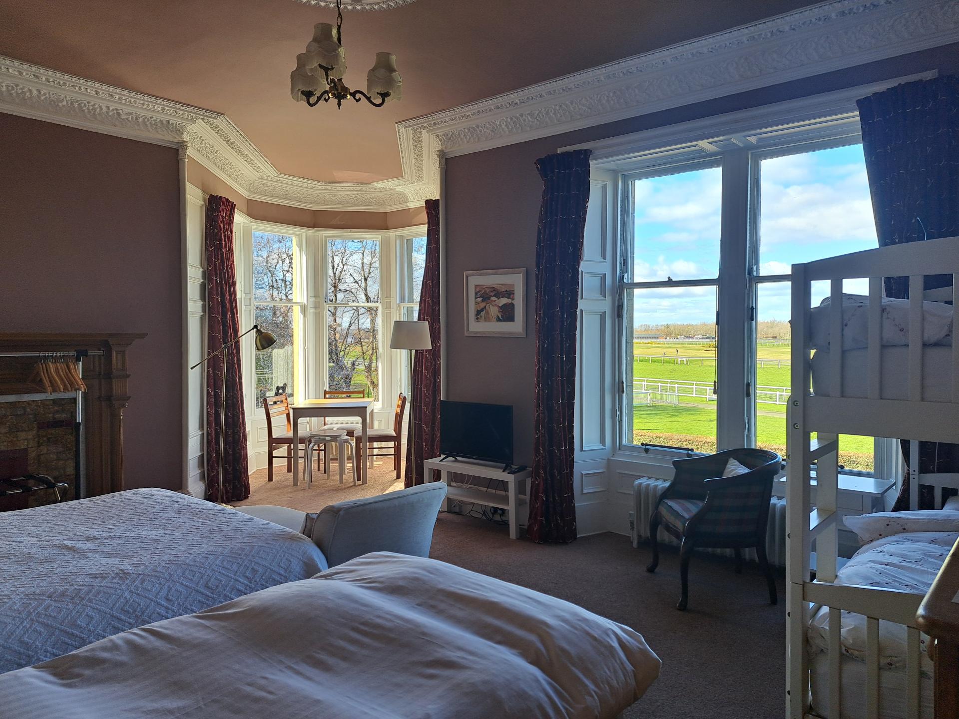 Family Room ensuite sleeping a maximum of 5 in total, max 3 adults