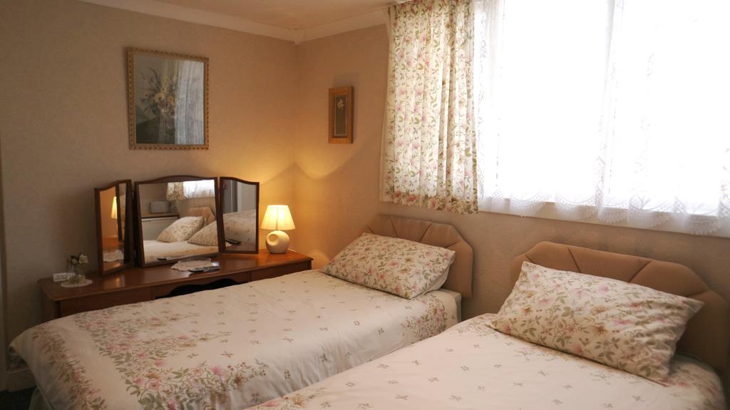 TwIn En-suite Room With Bath