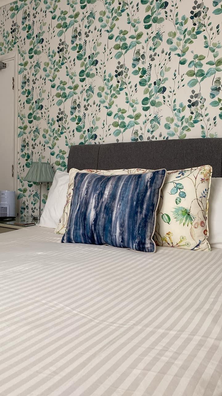 Greenway - Double ensuite room for single person occupancy (inc. breakfast)