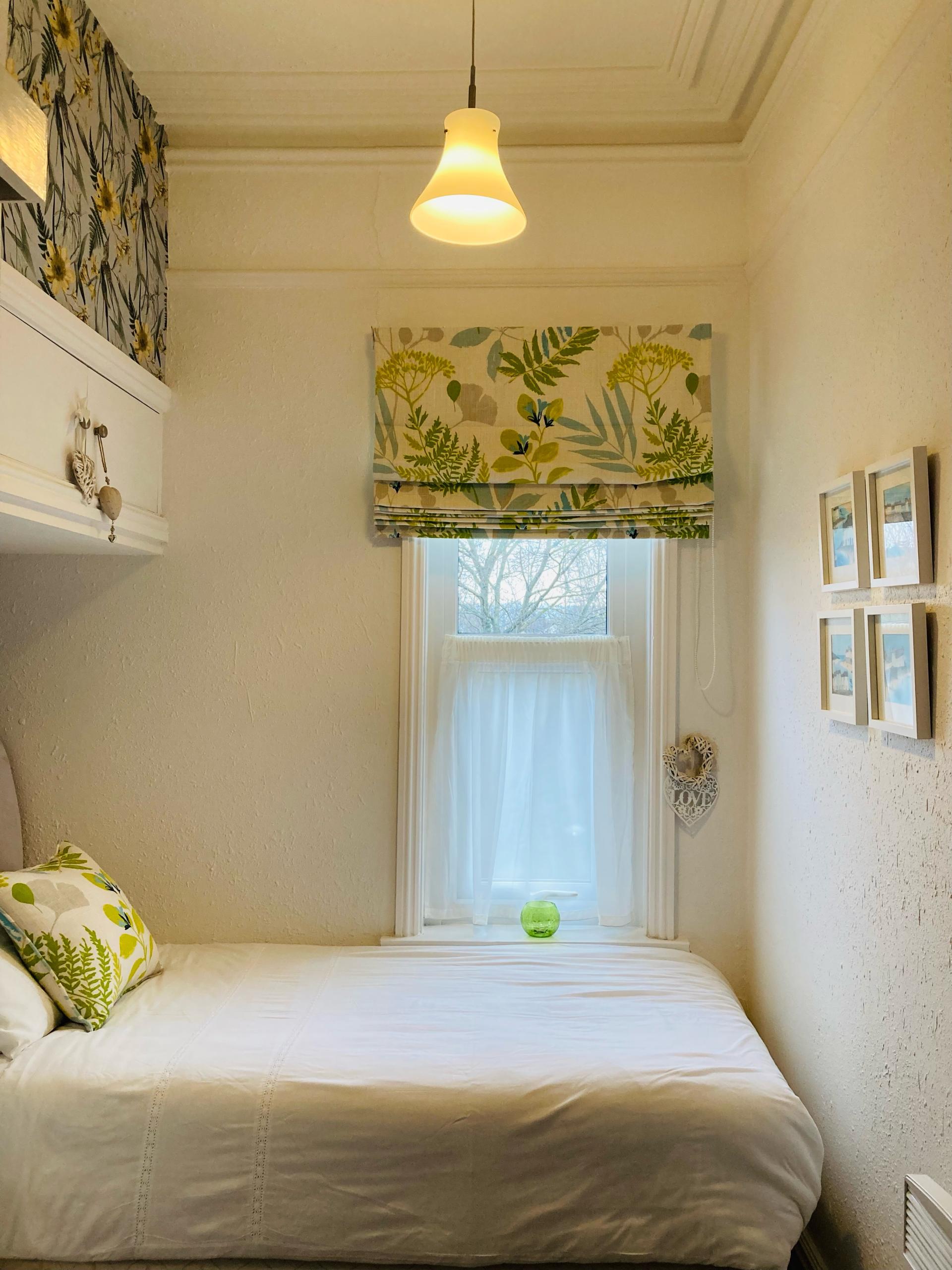 Park View - Cosy Single Room En-suite with shower (Inc. Breakfast) - Second Floor with Garden View